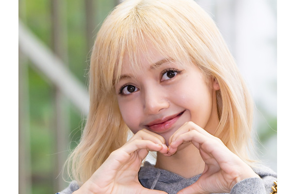 「認めてないけど隠してもない」BLACKPINK・リサの“彼氏”とは？ 仏名門一族の御曹司、結婚は既定路線？