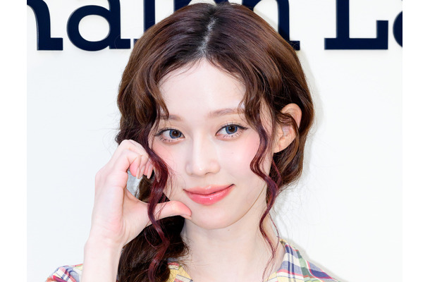 aespa・ウィンター、天使級の透明感…清楚なミニワンピース姿に視線集中【PHOTO】