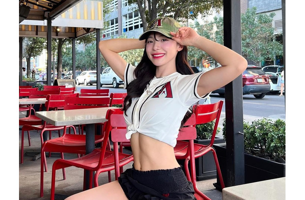 韓国チアガール、“ちょっぴり無防備”なキャミソール姿に釘付け「超絶美しい…」「完璧すぎ！」【PHOTO】