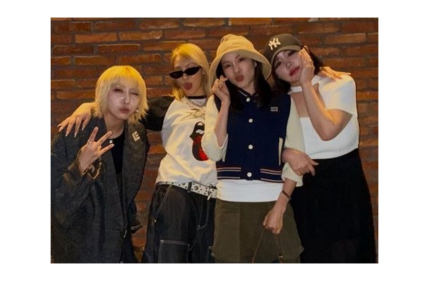 K-POPアイドルの“顔面フィルター疑惑”をメンバーたちが一蹴!! 2NE1が再集結!!