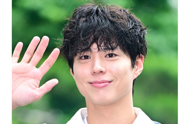 俳優パク・ボゴム、韓国のニュース番組で突然天気予報伝える!?安定した声で視聴者魅了