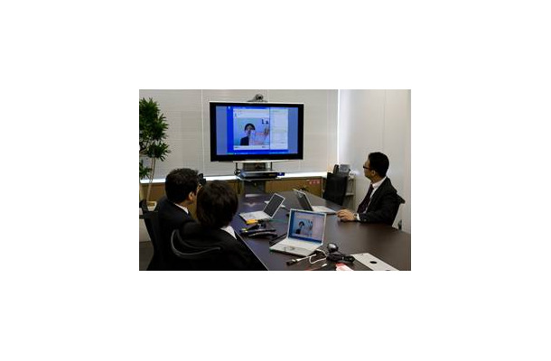 遠隔地の拠点との会議における、テレビ会議システムの利用シーン（イメージ）