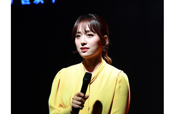 “ノーブラ生放送”とメガネ出演で話題を呼んだ韓国女子アナ、今度は「ノーキッズゾーン」に対する持論で共感