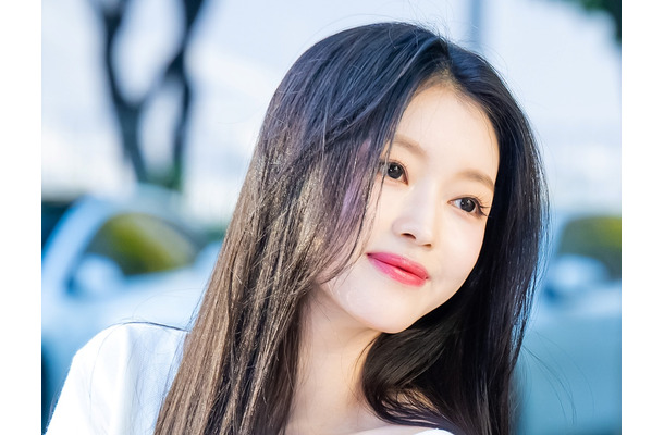 OH MY GIRL・ユア、少女時代・スヨンら所属の大手芸能事務所と契約！過去には“美しい顔100人”にランクイン