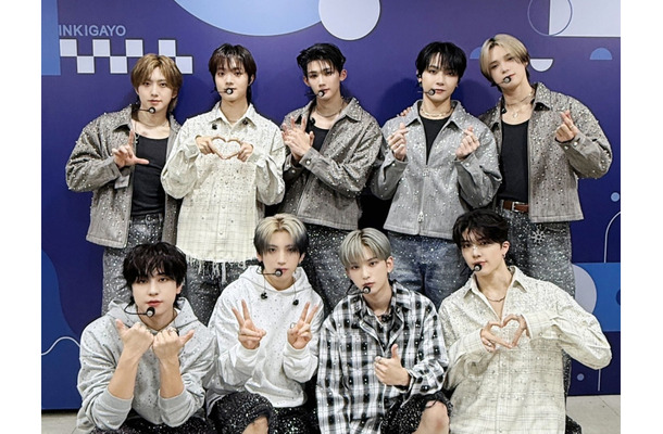 ＆TEAM、韓国の音楽番組で圧巻パフォーマンス披露！唯一無二の存在感で華やかにカムバック