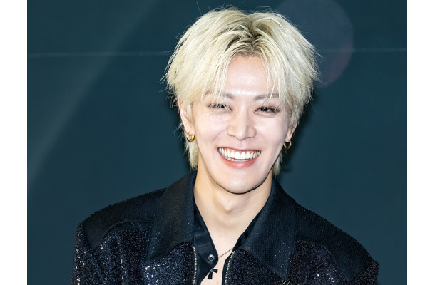NCT・ユウタ、日本で始球式に挑戦！爽やか“ユニフォーム”姿にファン歓喜「似合う～」【PHOTO】