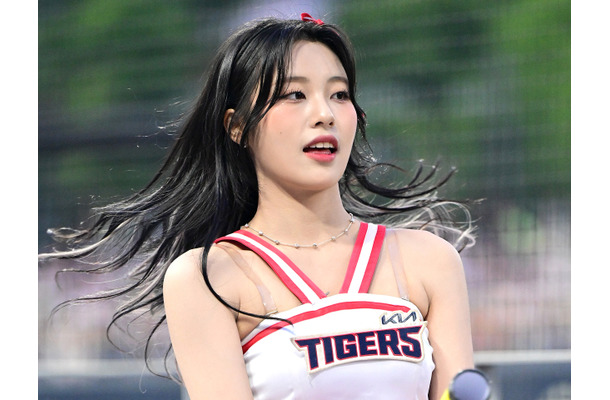 こ、これはスゴイ…韓国21歳チアガール、はだけたユニからド迫力の美スタイル「ナンバーワンです！」【PHOTO】