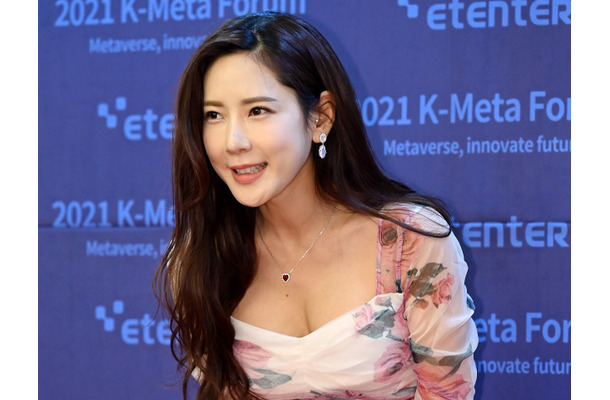 結婚を発表すると同時に疑惑に包まれた43歳のK-POPアイドル…恋人がいたのに“お見合い番組”に出演した？