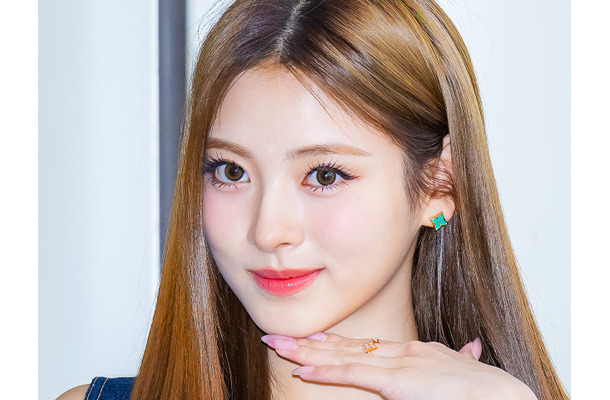 “日本人メンバー”MEOVV・アンナ、ひれ伏したくなる圧倒的美貌「第5世代アイドルのビジュ担」【PHOTO】