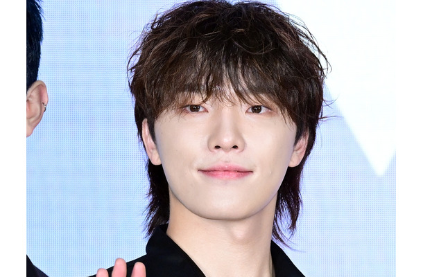 「本当にマンネ？」SEVENTEEN・ディノ、幻想ビジュでファンの心を強奪！「かっこよすぎます」【PHOTO】
