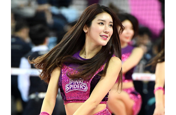 ハンパない魅力に釘付け！韓国チアガール、大胆スイムウェアのはっちゃけショット「人魚姫ですか？」【PHOTO】