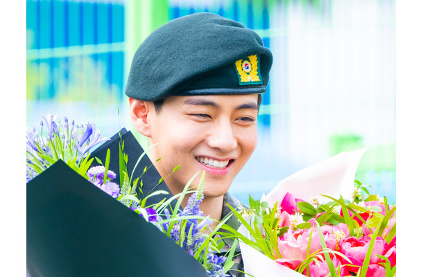 BTS・V、軍生活の秘蔵フォトを一挙公開！ARMYと“思い出共有”【PHOTO】