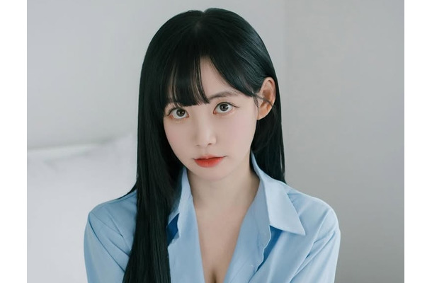 韓国サッカーの人気女子アナ、“そこ”に目が行くVネックSHOT！「天女のような美貌」とファン絶賛【PHOTO】