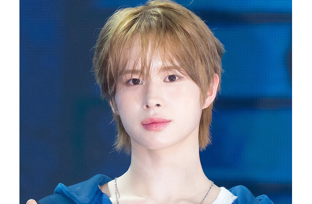 爆イケな10代！TWS・ギョンミン、“最年少”とは思えない色気漂う姿に反響「大人の男に…」【PHOTO】