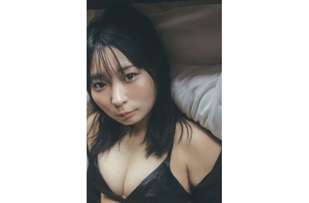 アンゴラ村長の初本格グラビア写真集『標準体型』　撮影：東京祐 （C）講談社