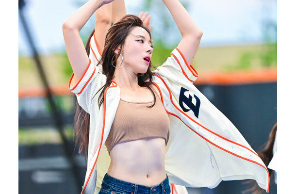 へそチラくびれに太もも美脚まで！韓国チアガール、健康的スタイル大放出SHOT「魅力的すぎ」【PHOTO】
