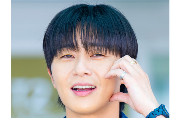 俳優パク・ソジュン、海外でも隠し切れないオーラ！愛らしいオフショットで「急に幸せに」【PHOTO】
