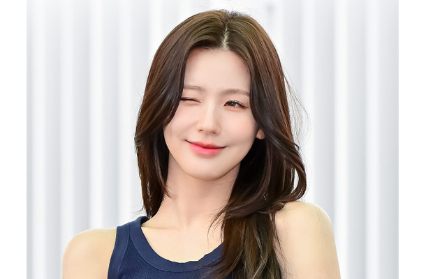 “夏の女神”が空港に降臨！i-dle・ミヨン、眩しすぎる美貌で視線を独占【PHOTO】