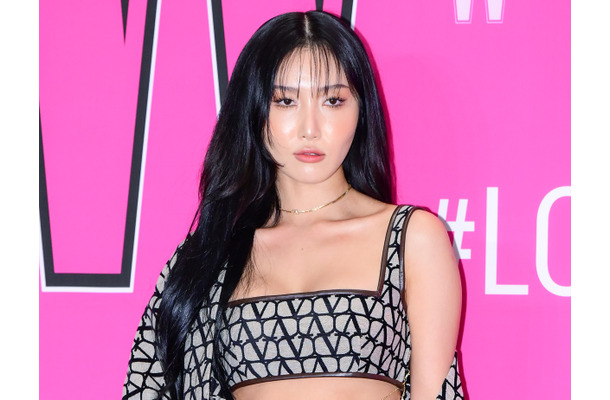過激ダンスによる“公然わいせつ”告発を乗り越えたファサ　自慢の肉体も堂々披露、バカンス満喫【PHOTO】