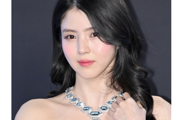 消してないの？大胆に開いたドレスから“骨盤タトゥー”が妖艶に…ハン・ソヒ、止まらぬ進化【PHOTO】