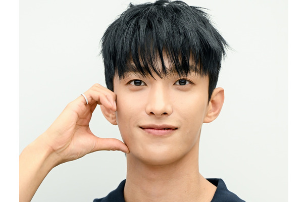 SEVENTEEN・ドギョム、愛嬌たっぷりのポーズ連発！韓国ブランドイベントでファンの視線を独占【独自写真】