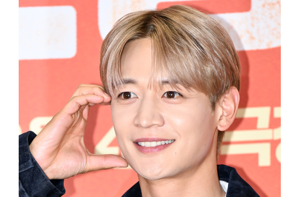 SHINee・ミンホ、トライアスロンの練習中にバキバキの腹筋公開！狂気じみた体力を見せる