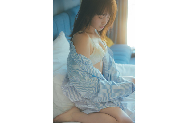 『川栄李奈1st写真集　youphoria』（主婦と生活社刊）【撮影：東 京祐】