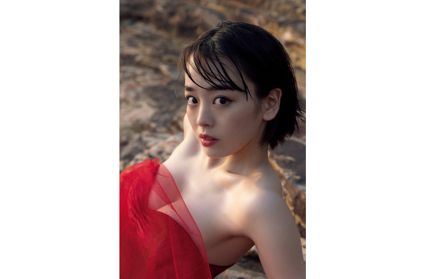 伊原六花写真集『R22』（撮影:中山雅文）