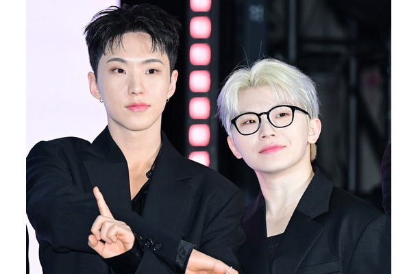 メンバー乱入も?!SEVENTEEN・ホシ×ウジ、初のファンコンツアー開幕…1万7000人のCARATが熱狂