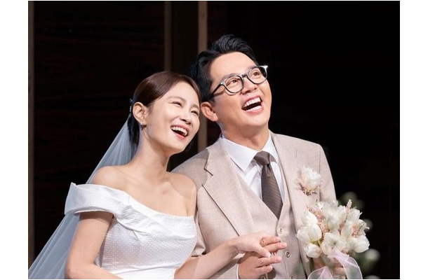 1200人の前で誓った永遠の愛…韓国芸人カップルが大規模結婚式で夫婦に「芸人らしく楽しい二人に」