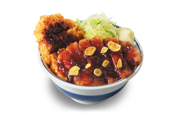 トンテキとチキンカツの合い盛り丼(税込979円)