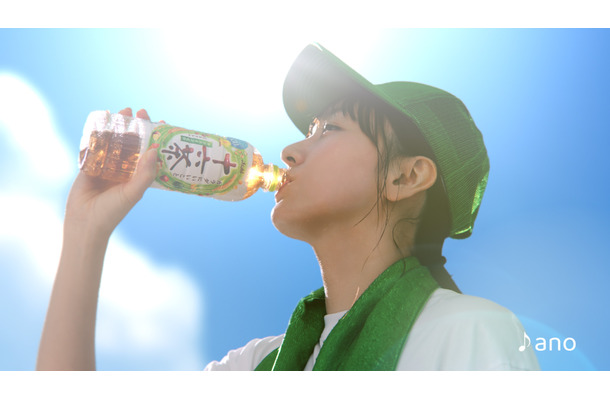 アサヒ飲料「十六茶」の新TVCM「16チャージ！野球場」編