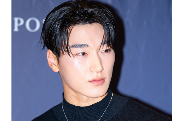 ATEEZ・サン、非現実的なほどに鍛え上げられた身体に視線釘付け「腕ばかり見てすみません（笑）」【PHOTO】