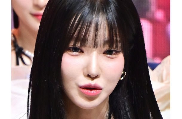 39歳上“BTSの父”との熱愛説で注目　「1日で1億ウォン、月4億ウォン」に整形も、女性配信者の実態