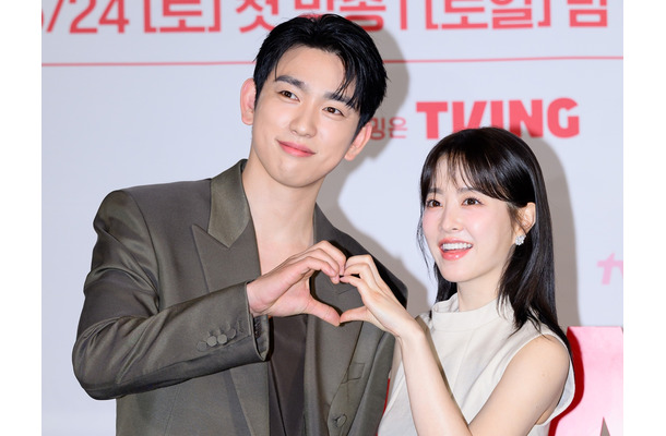 鼻が触れ合い“キス寸前”…女優パク・ボヨン＆GOT7・ジニョン、甘い雰囲気溢れるカップルSHOT【PHOTO】