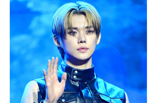 SF映画の主人公!? TXT・ヨンジュン、非現実的なビジュアルに視線釘付け「イケメンすぎる」【PHOTO】