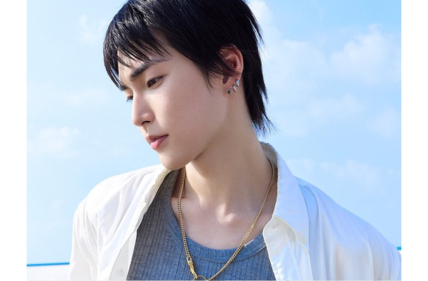 “キス写真”流出でRIIZE脱退のスンハン、ソロデビューまで1週間…新曲『Heavenly Blue』イントロビデオ公開