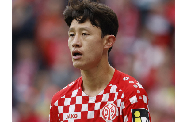 日本人選手と同僚の韓国代表10番に不運…ゴールポスト激突→頬骨骨折でフェイスガード着用へ