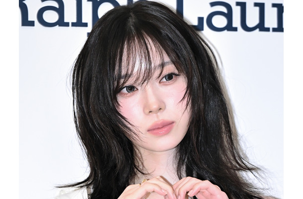 ベッドに寝そべり誘惑ポーズ…aespa・ウィンター、タンクトップ姿にファン悶絶「手加減して」【PHOTO】