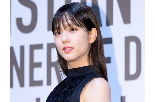 “AIが想像したミューズ”に変身…BLACKPINK・ジス、未来都市を舞台に別次元のオーラを披露