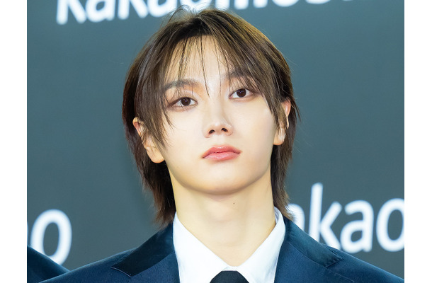 王子様降臨！BOYNEXTDOOR・ソンホ、白スーツ×金髪で放つ圧倒的オーラ「麗しい…」【PHOTO】