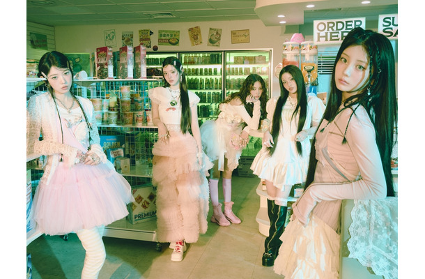 ILLIT、日本デビューSG『時よ止まれ』でCare Bears™（ケアベア）とコラボ！ジャケット写真公開