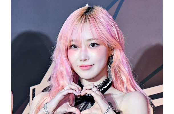 「脚なっが」aespa・ジゼル、ミニ丈パンツから伸びる美脚…完璧スタイルに視線釘付け！【PHOTO】