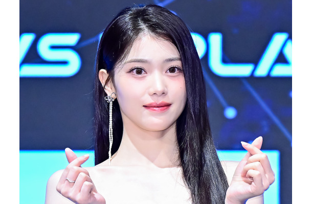 Kep1er・シャオティン、縦線くっきりウエスト＆美デコルテの圧巻スタイル「ビジュ担の女神」【PHOTO】