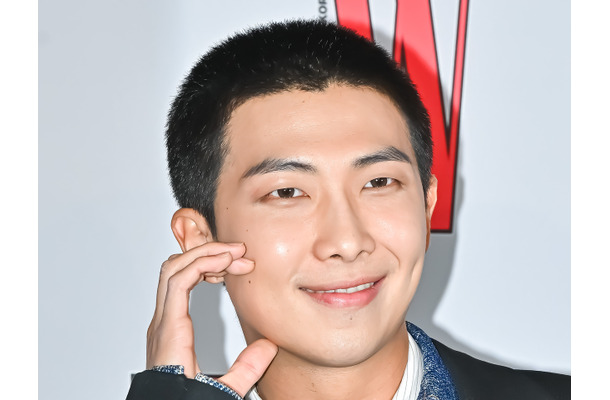 BTS・RM、堂々とした魅力でファッション誌表紙に登場！最も「生きている」と感じる瞬間を語る【PHOTO】