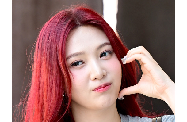Red Velvet・ジョイ、へそ出しトップスで愛らしい魅力を放つ！夏らしい新ALティザー公開