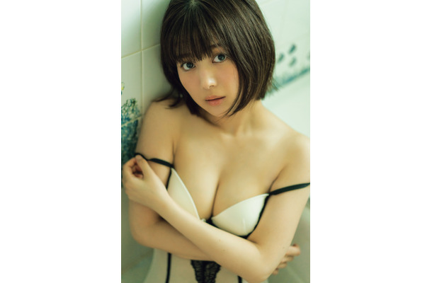 『北野瑠華 ドラマコラボ 写真集 「グラぱらっ！」』Ⓒ栗山秀作