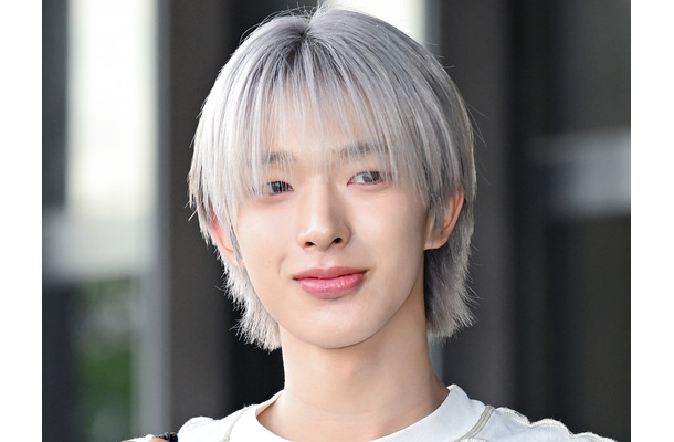 雰囲気ガラリ…“NiziUの弟”NEXZ・トモヤ、スタイリッシュな髪色に反響「これは大優勝」【PHOTO】