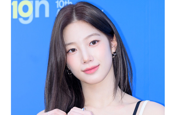 LE SSERAFIM・カズハ、海辺で輝く“夏の女神”ビジュアルにファンうっとり「素敵すぎる」【PHOTO】