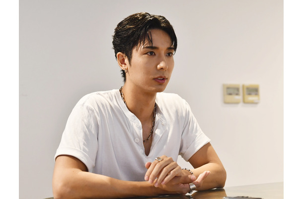 ファンと歩む“第二章”…安達祐人、ソロ活動の想いと未来への希望を語る「成長した姿を届けたい」【インタビュー】